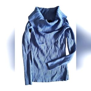 BCGB Maxazria, turtleneck blue lavender, M=L